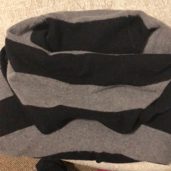 BCBG wool & cashmere sweater - Picture 5 of 5